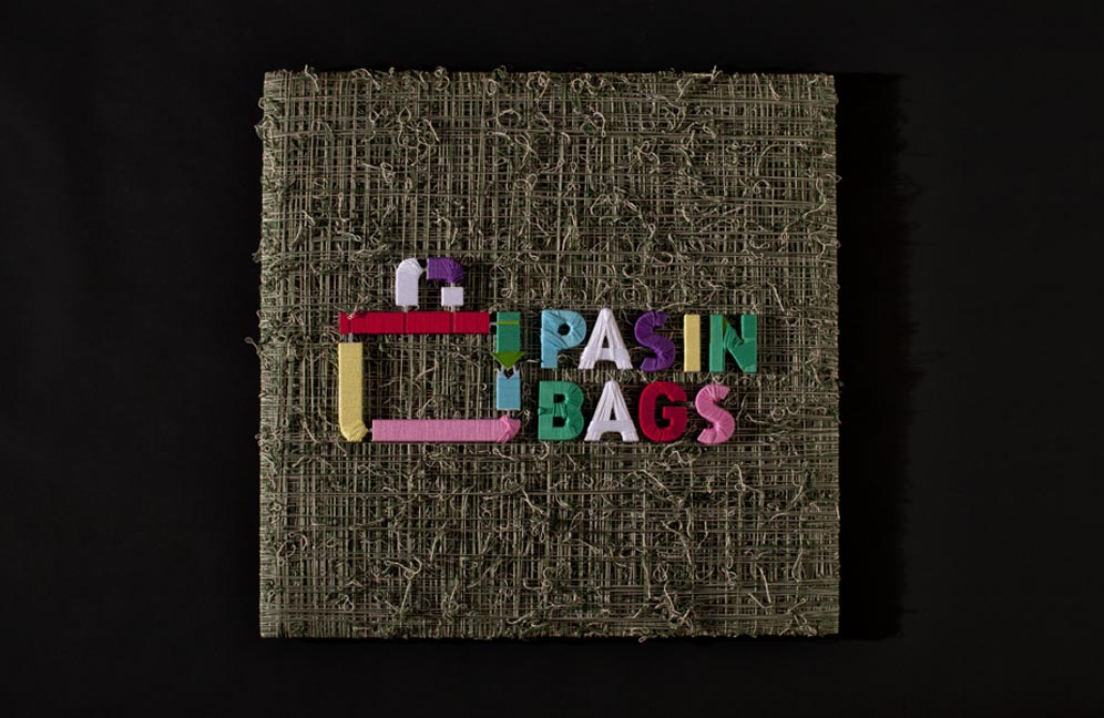 Carla Mura interpreta il logo Pasin Bags